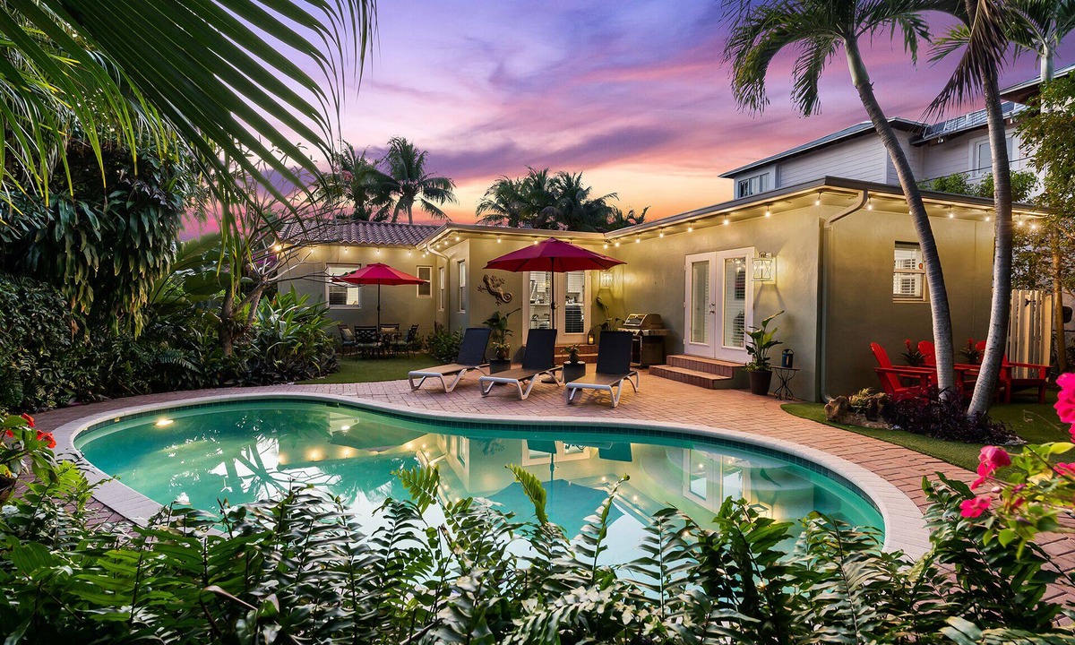 Victoria Park House | Experience Coconut Cottage, a Beautiful Tropical Retreat Close from to Beach Attractions