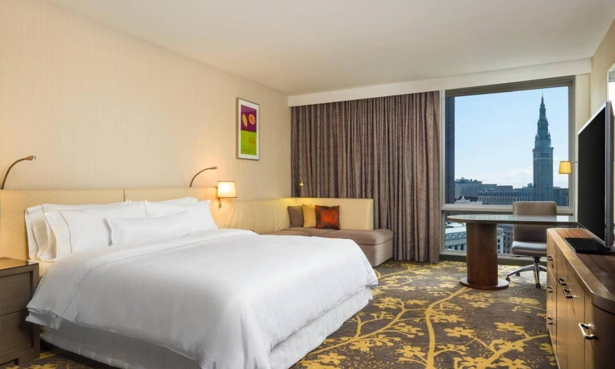Downtown Cleveland Hotel | Experience Comfort and Convenience at this Sleek Room w/Central Location