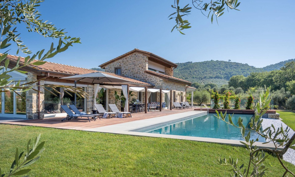 Terontola Villa | Experience Cortona at modern and cozy Qi Villa & Spa