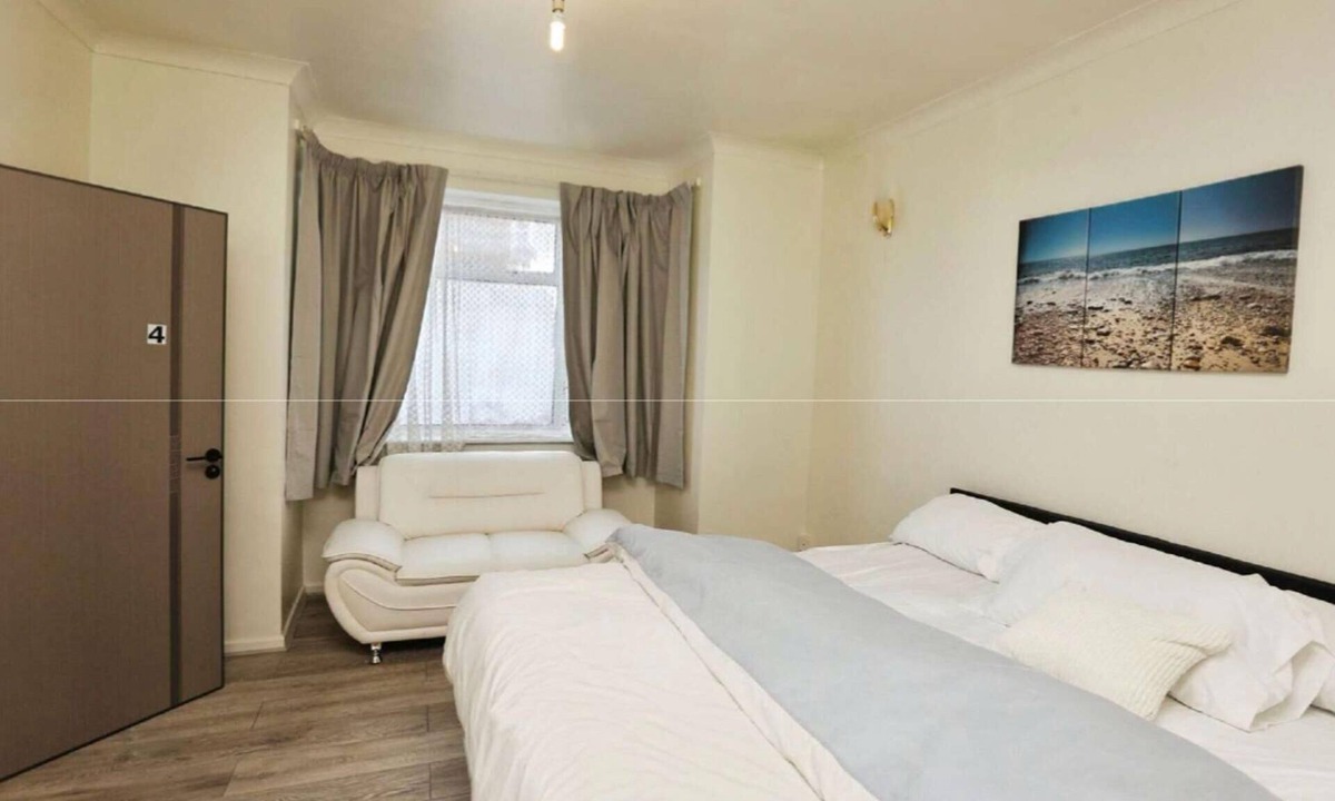 Southampton House | Experience Elegance at Fola Homestay