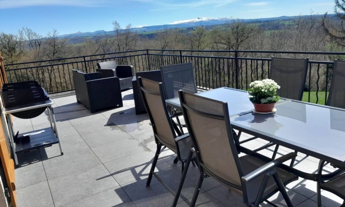 Confolent-Port-Dieu House | Experience an authentic stay in Haute Corrèze in the heart of preserved nature.