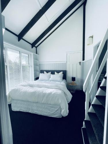 Silverstream Apartment | Experience Heritage, Live Modern