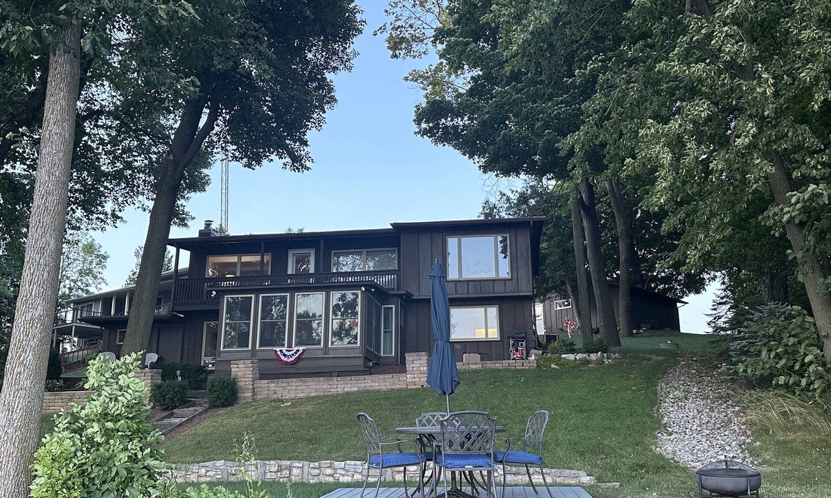 Manitowoc House | Experience lakeside luxury with stunning views and elegant spaces