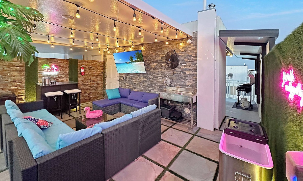 Naranja Apartment | Experience Luna Sky! 65" TV Bar BBQ go FL Keys