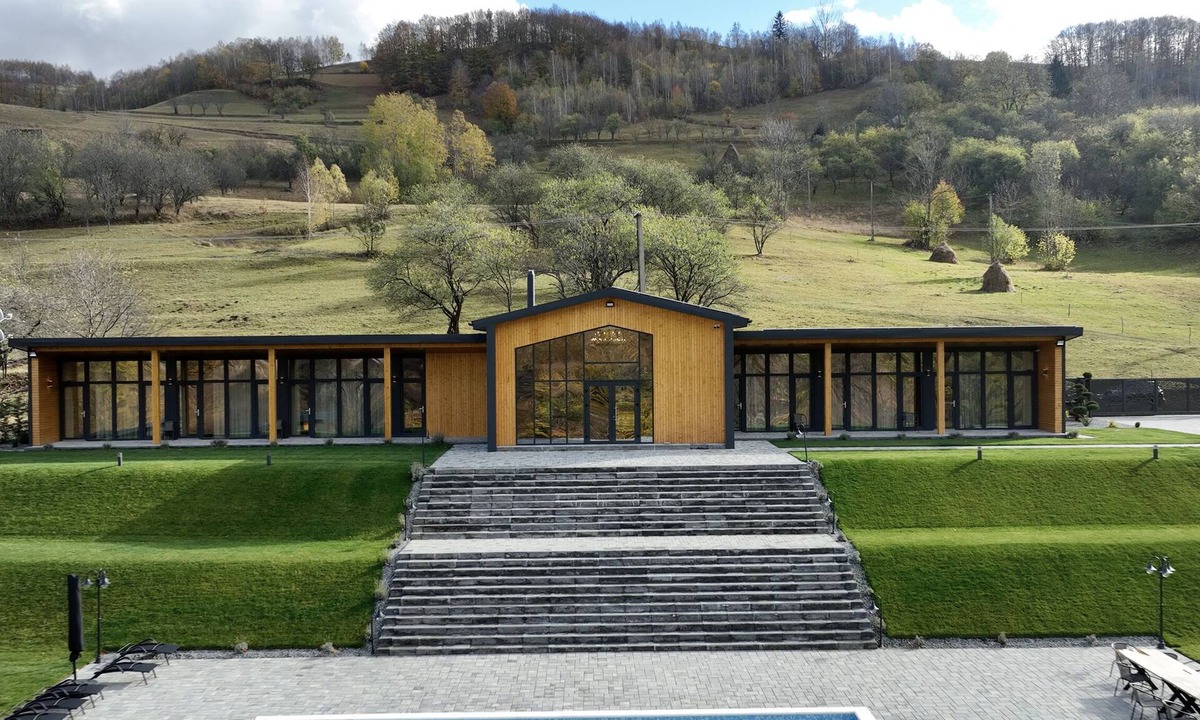 Ramet Ski Chalet | Experience luxury and comfort at the "Friends" Cabin in the Apuseni Mountains