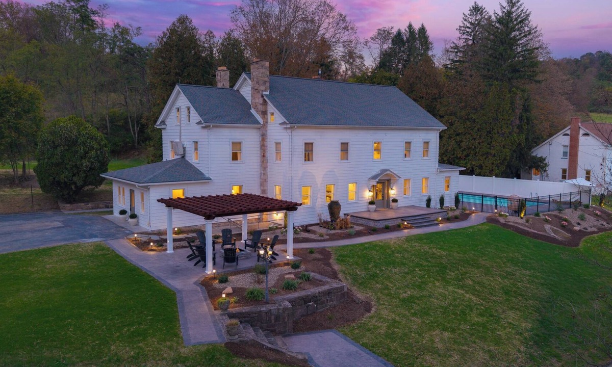 Alexandria House | Experience luxury and relaxation at The Manor at Greene Hills Resort & Campground. This spacious retreat features 7 king bedrooms, cozy bunk rooms, a fully equipped chef’s kitchen, and elegant living spaces. Enjoy your private pool, hot tub, and saun