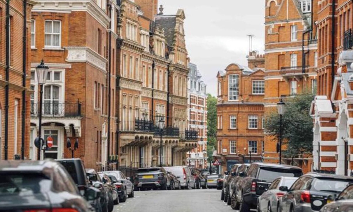 West Kensington Apartment | Experience Modern Comfort in the Heart of Kensington with Air Conditioning