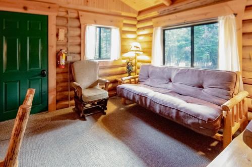 Bigfork Hotel | Experience Montana Cabins - Bear's Den #4