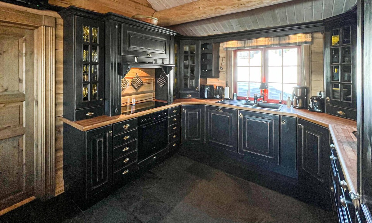 Mælem House | Experience peace and nature in a holiday home with mountain views and sauna.