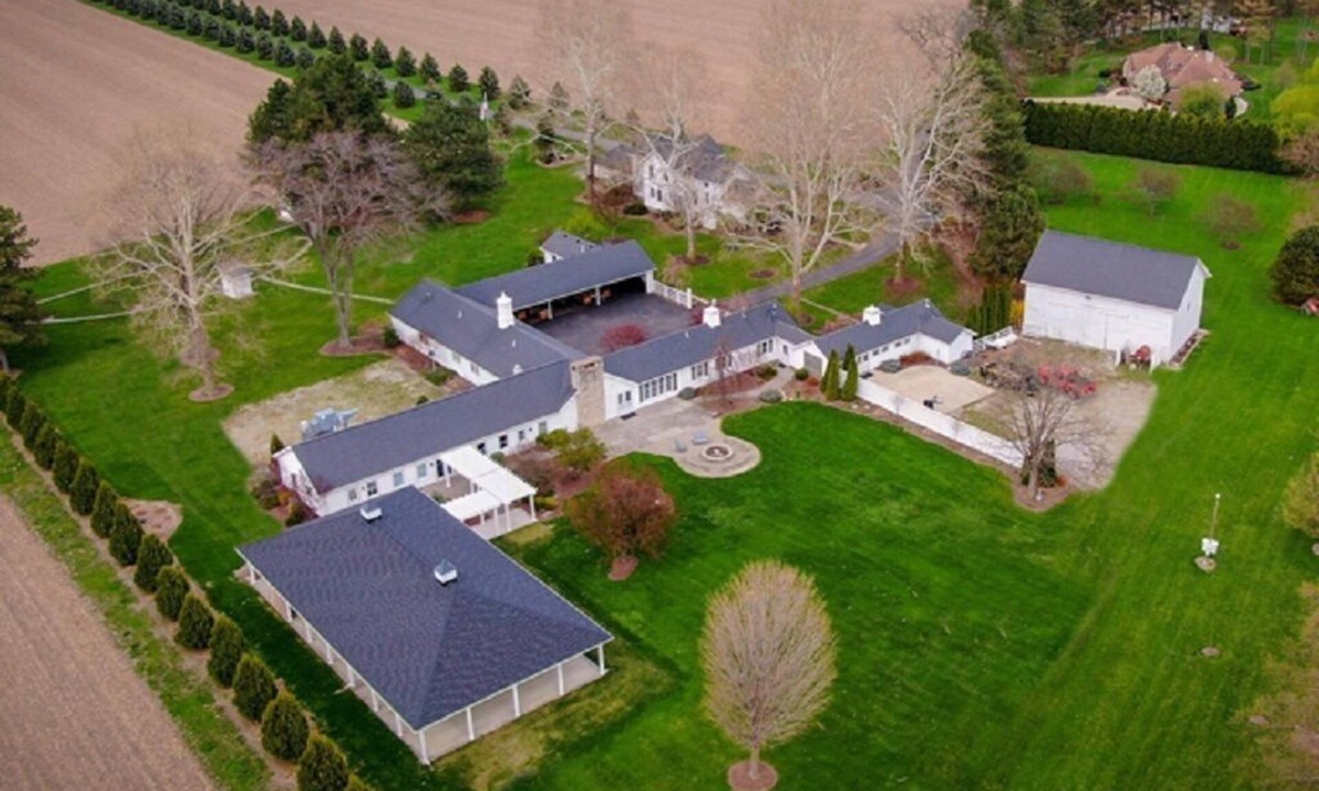 Sandusky House | Experience rural charm near Kalahari Waterpark 14 min