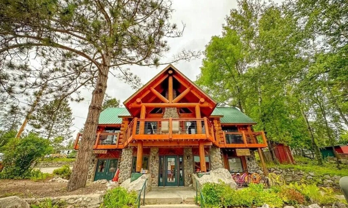 Crane Lake Cabin | Experience serene views of Crane Lake