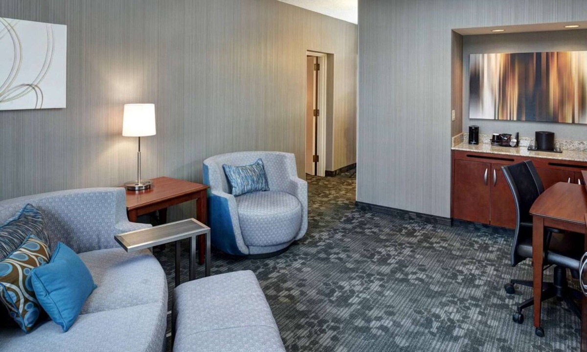 Brookfield Hotel | Experience Soothing Moments & Luxury! 2 Spacious Units, Pool, Pet-friendly!