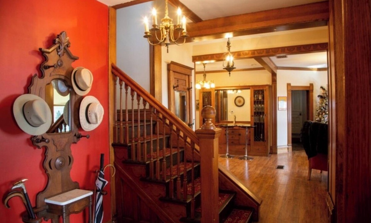 West Central Apartment | Experience the Heart of Downtown Fort Wayne feel right at home 3-bdrm with patio