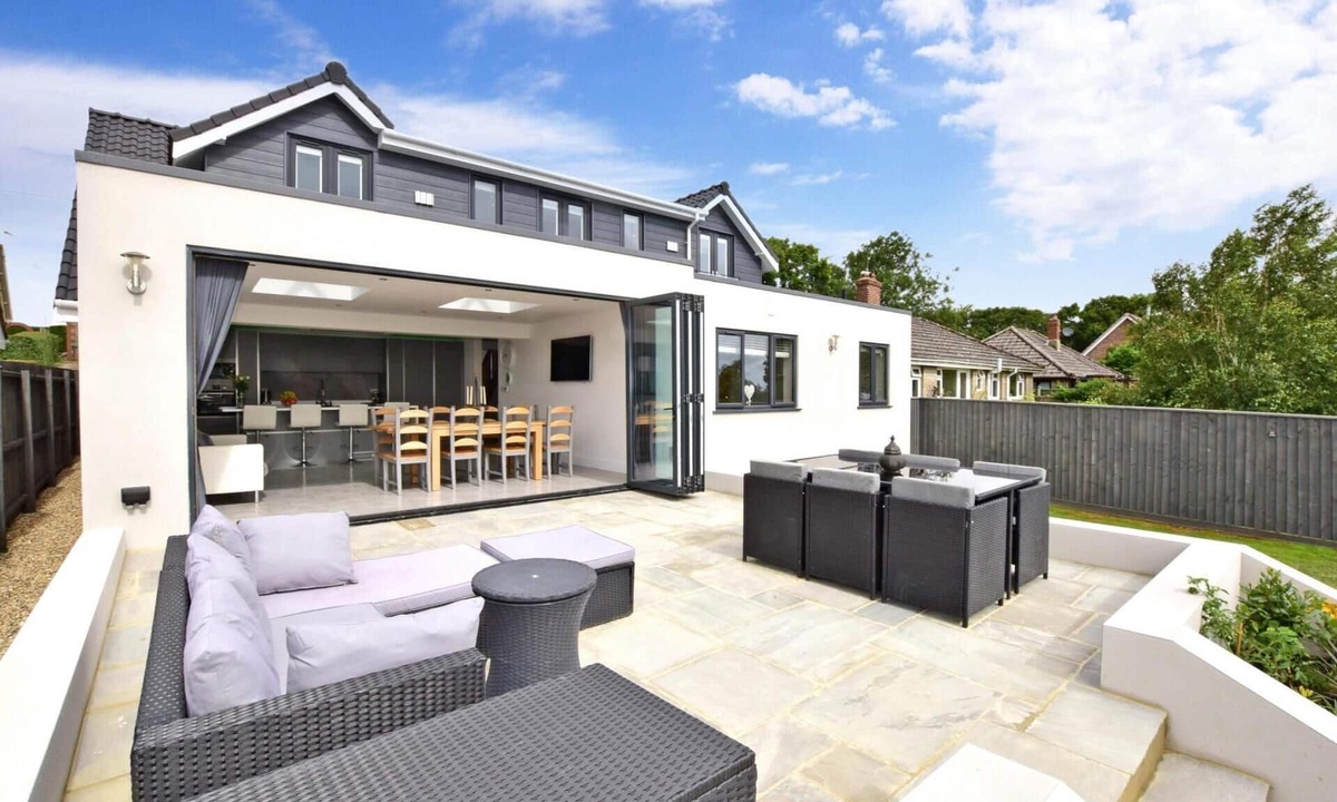 Shanklin House | Experience your dream holiday now! Save up to 25% on ferry travel.