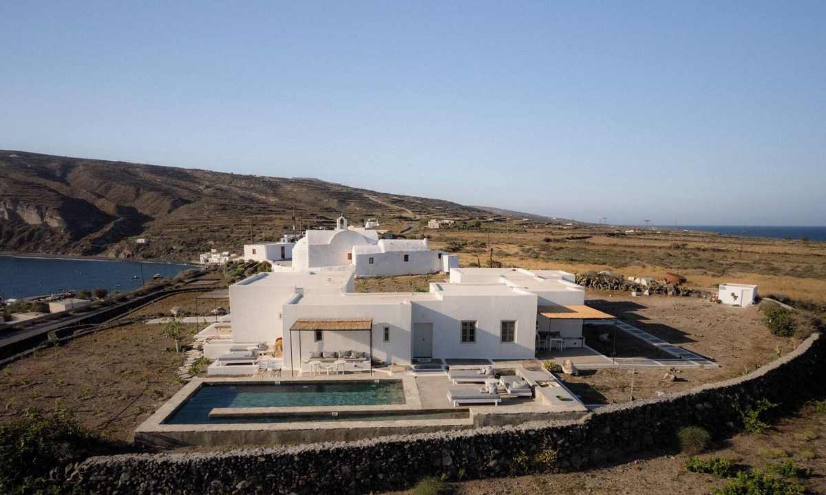 Therasia Villa | Experience your personal leap into time on Therasia island