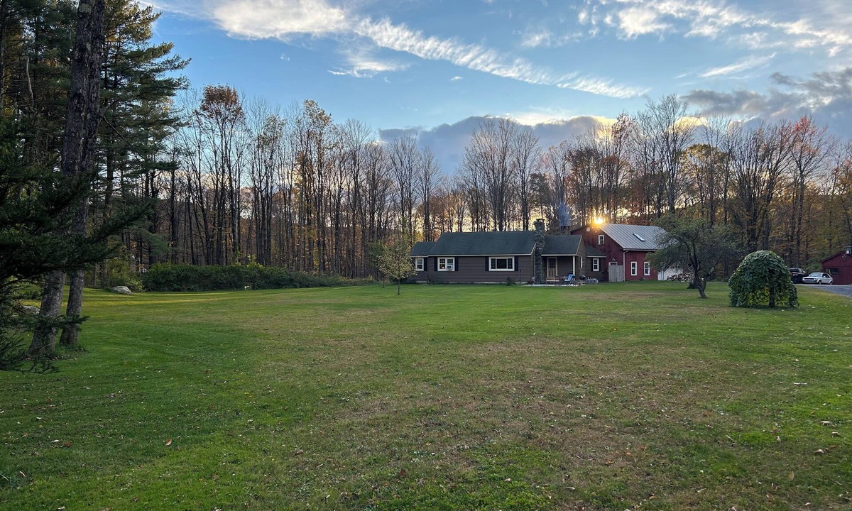 West Stockbridge House | Experienced Hosts, 10 min to Tanglewood, Quaint Berkshires Getaway