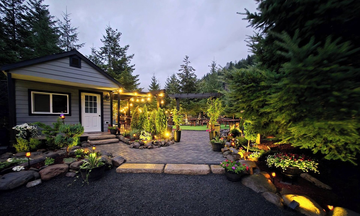 Randle Cabin | Explore by Day, Unwind by Night - Couples Cabin Near Trails, Creeks & Wildlife