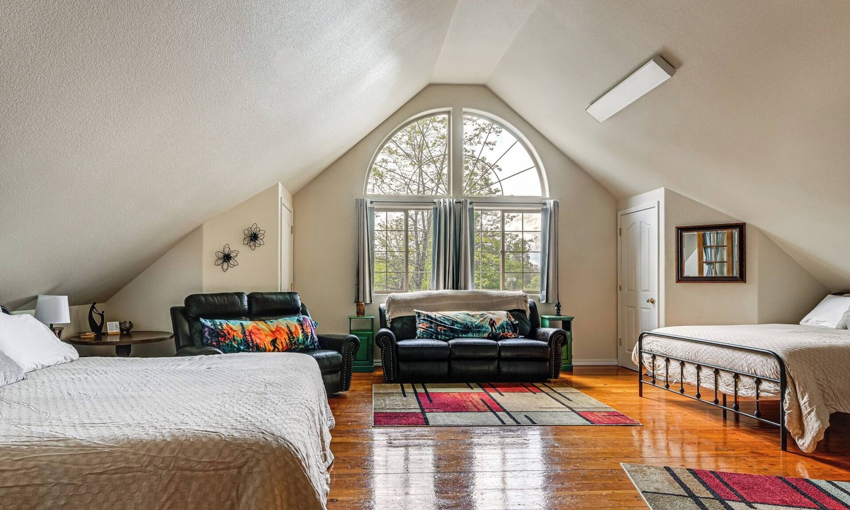 Cave Junction Cottage | Explore Caves & Coast! Family-friendly Oregon Stay
