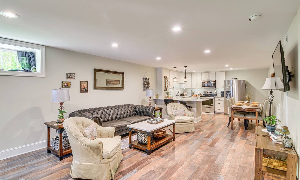 Staunton Apartment | Explore Historic Dtwn Staunton! Walkable Apartment