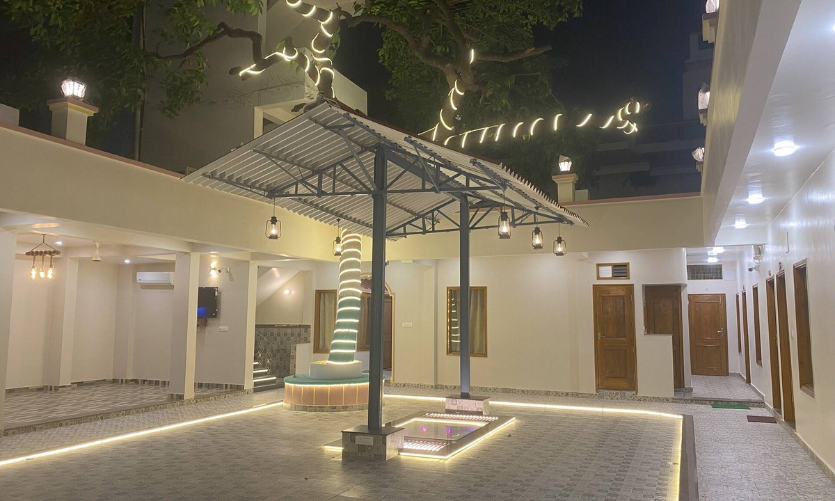 Varanasi House | Explore Kashi with SerenityStays : Spacious 8 Bedroom Retreat at City Centre!