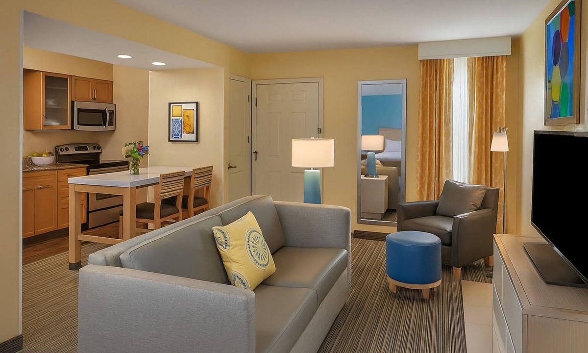 Middleburg Heights Hotel | Explore Middleburg Heights! 3 Contemporary Units! Pets Allowed, FREE Parking!