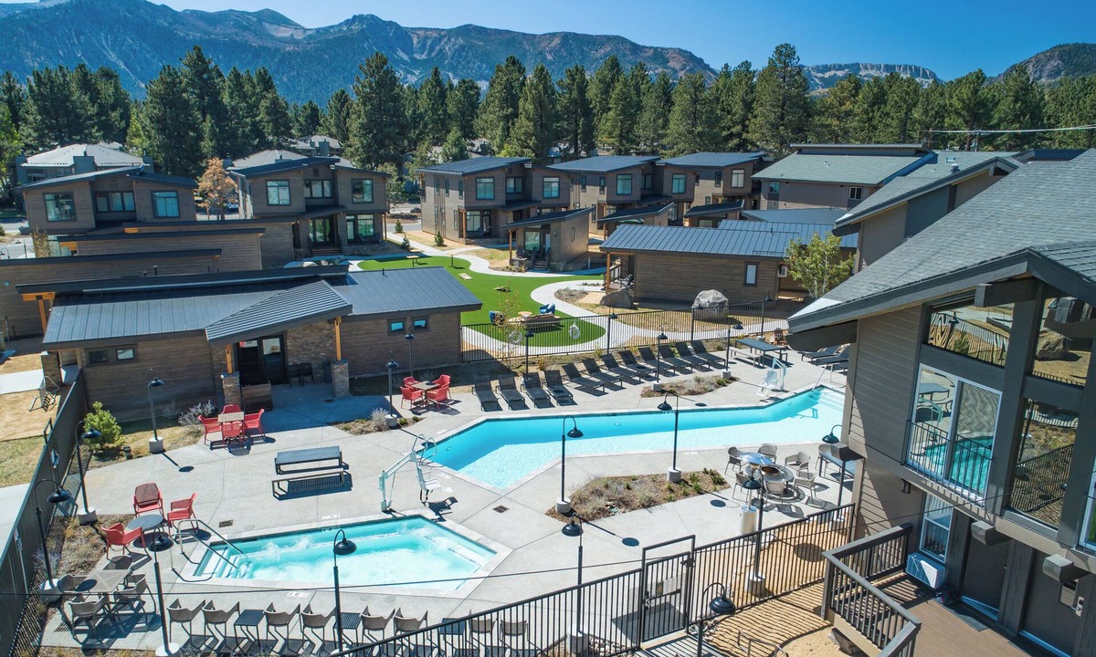 Mammoth Lakes Hotel | Explore Yosemite from Alpine Room w/Scenic Vistas & Mammoth Ski Access! 3 Units