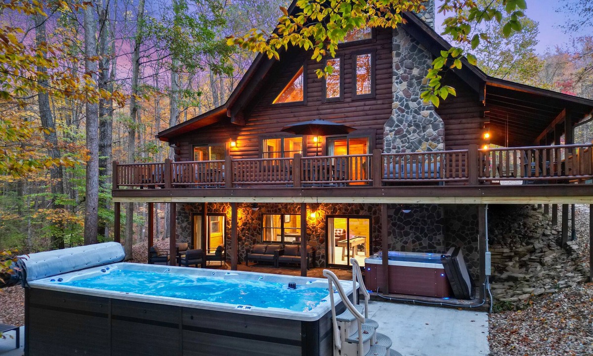 Logan Cabin | Explorer Lodge | Hocking Hills, Theatre Room