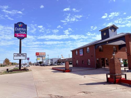 Barker Hotel | Express Inn & Suites Houston Katy