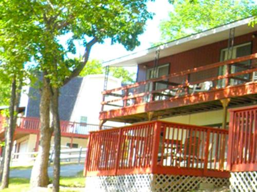 Indian Point Cabin | Exquisite and Spacious Vacation Rental in Branson, MO