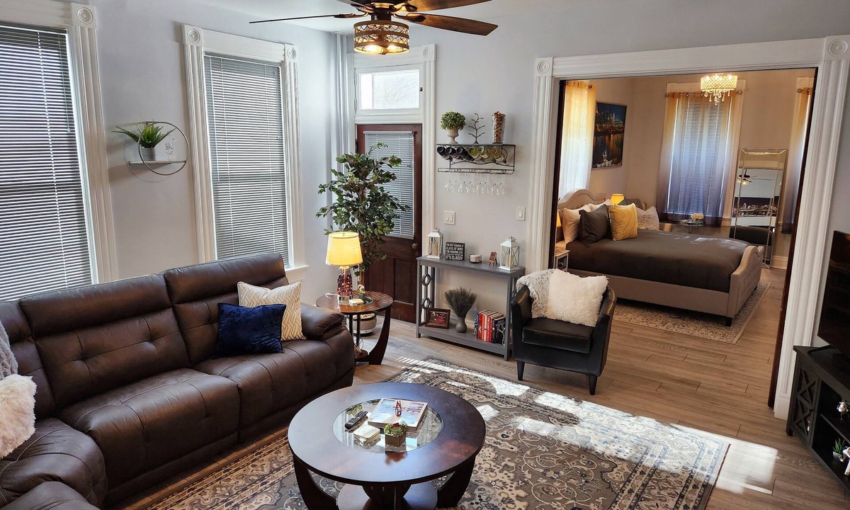 East Price Hill Apartment | Exquisite Apartment! Great Location! 3 MI From Downtown Cincy Complete Reno