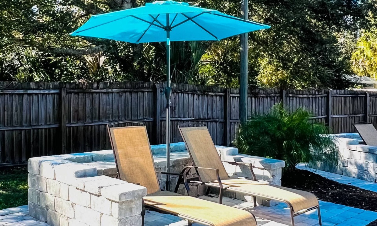 Bayou Oaks House | Exquisite bungalow with shared pool, washer & dryer, and WIFI