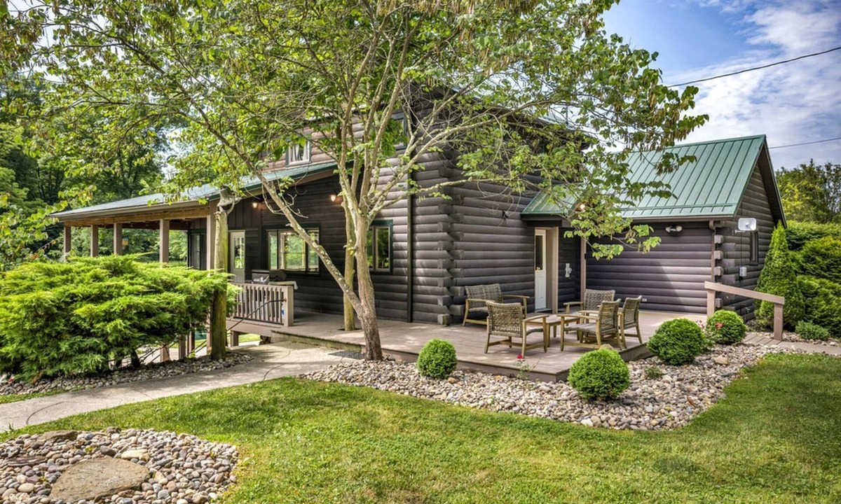 Ava Cabin | Exquisite Cabin with Amazing Interior and Exterior in Sarahsville, Ohio