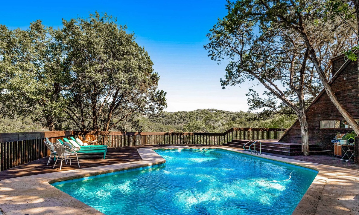 Lost Creek House | Exquisite home with pool, central AC, fast WiFi, balcony, deck, & washer/dryer