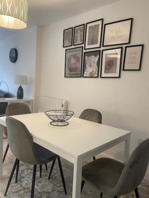 Cathays Apartment | Exquisite Long-Term Living in Cardiff's Heart