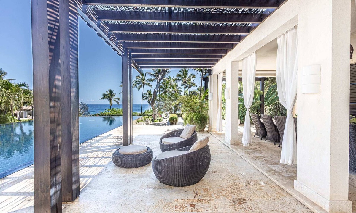 Cabrera Villa | Exquisite Luxury Beachfront Hacienda Retreat