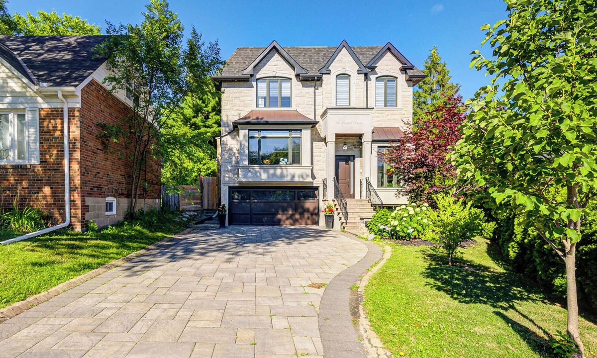 Willowdale House | Exquisite Multi-Level 4-Bedroom Designer Home