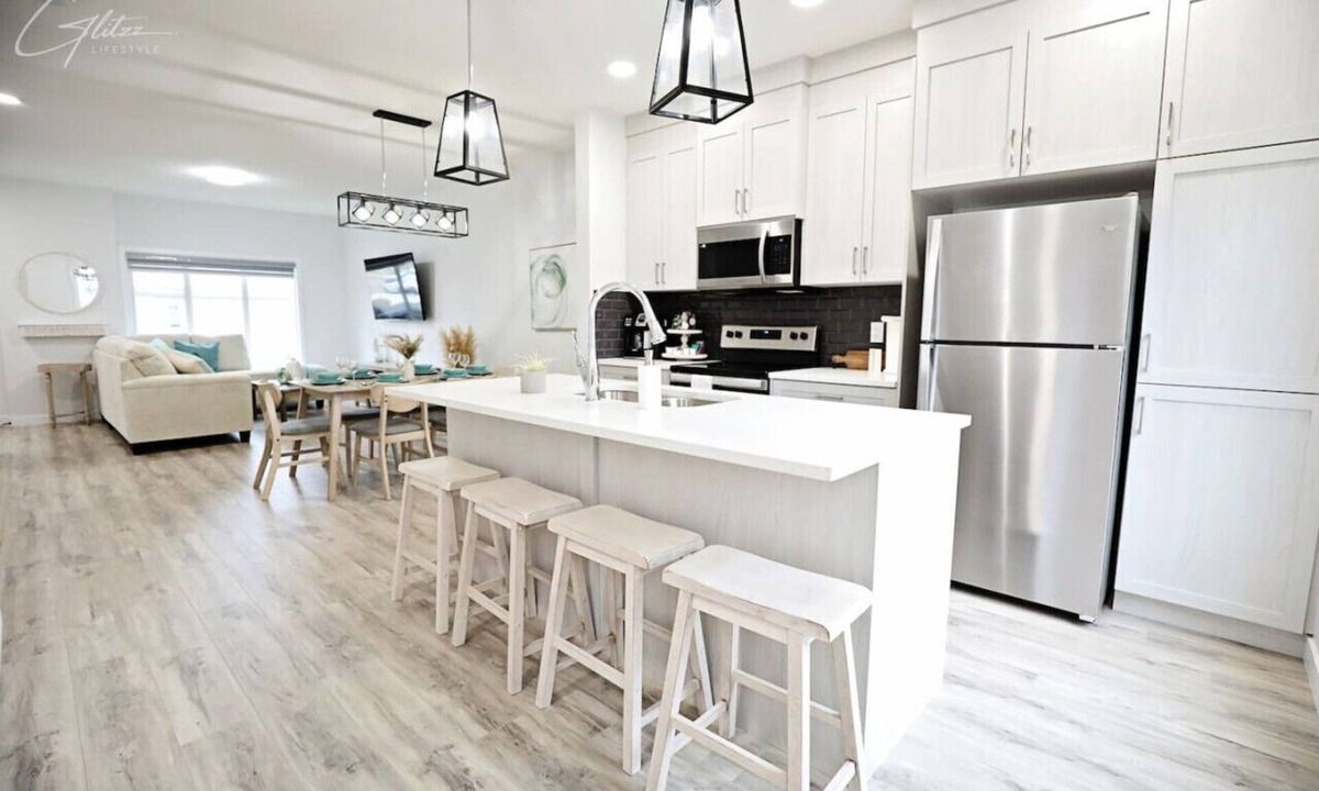 Southwest Edmonton House | Exquisite Oasis With 3 King Beds|Airport|Disney+