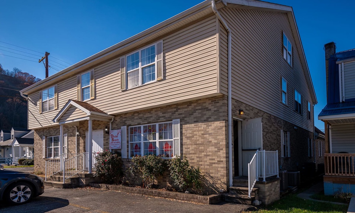 Kanawha City Apartment | Extended Stay, 3 bed, 2 bath, family friendly.