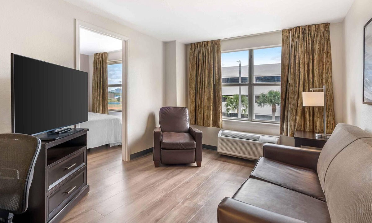 Hunt Club Hotel | Extended Stay America Suites West Palm Beach Northpnt Corpor
