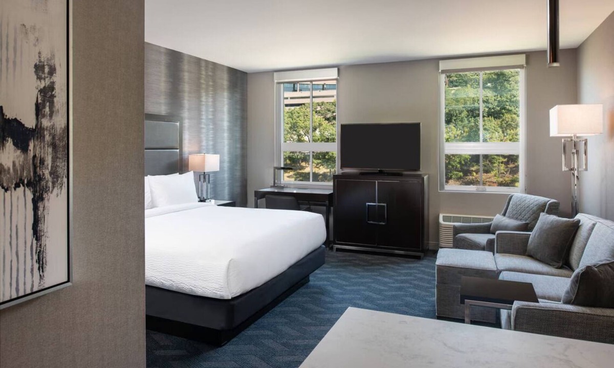 Waltham Hotel | Extended Stay Suite: Full Kitchenette, Free Hot Breakfast & Indoor Heated Pool