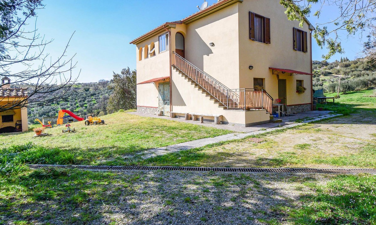 Cinigiano House | Extra child friendly furnished vacation home in Tuscany.