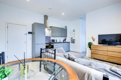 Maidstone Apartment | Extra Large Modern Studio Flat In Kent