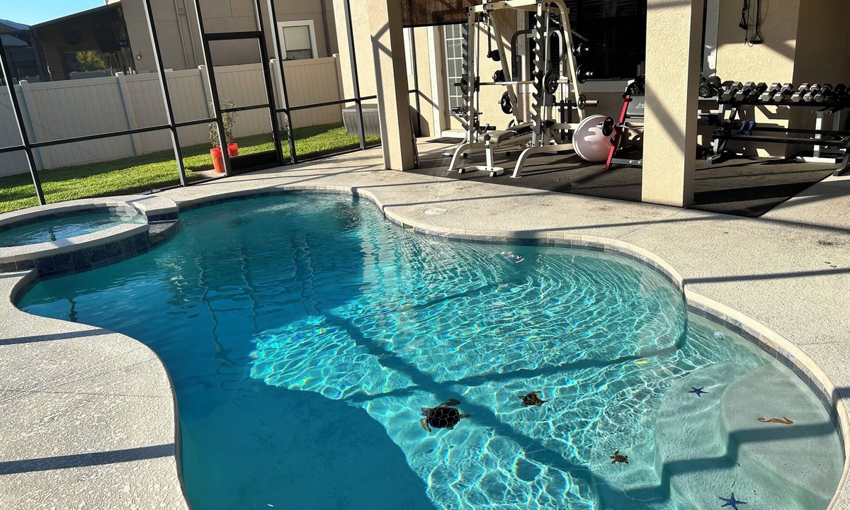 Lutz Apartment | Extra Large studio with Pool, Gym, Queen bed, huge walk in shower.