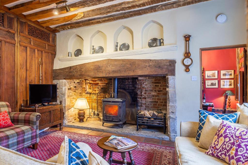 Lavenham House | Extraordinary 15th Century timber framed cottage in famous Medieval village - The Tryst