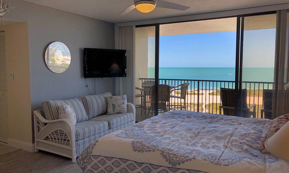 Sand Key Condo | Extraordinary 9th Floor Beachfront Views on Sand Key! Heated Pool & Hot Tub!