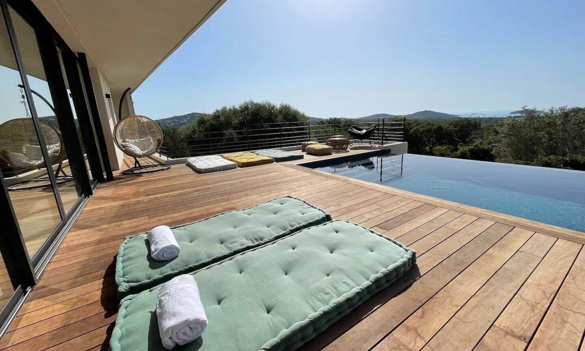Lecci Villa | Extraordinary villa with sea view and swimming pool