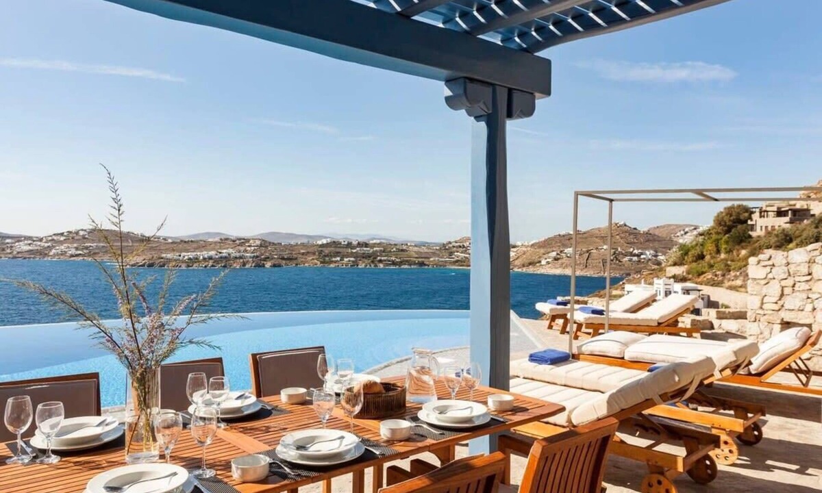 Mykonos Town Villa | Extravagant Villa with Fascinating Infinity Pool