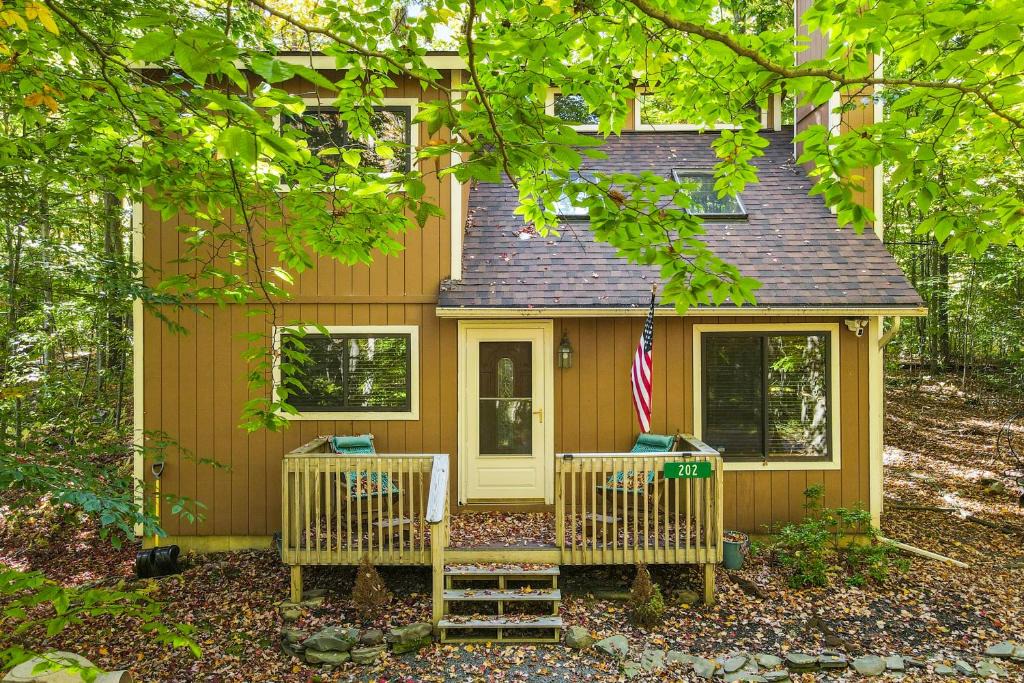 Pocono Pines House | Eyota Escape