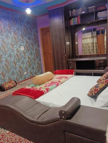 Nishat-Shalimar Hotel | Eyrie's Hut