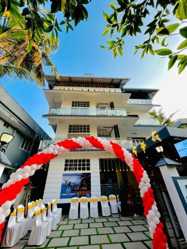 Edapalli Hotel | Ezzanza property